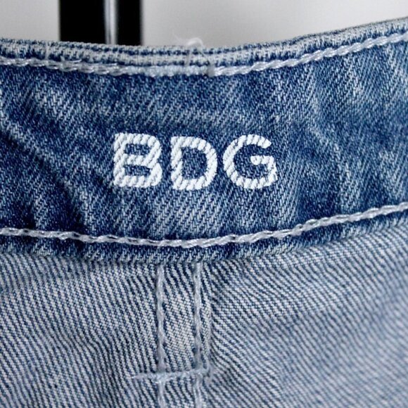 BDG High Rise Erin 5 Pocket Shortie Light Blue Denim Shorts Size 27w - Picture 11 of 14